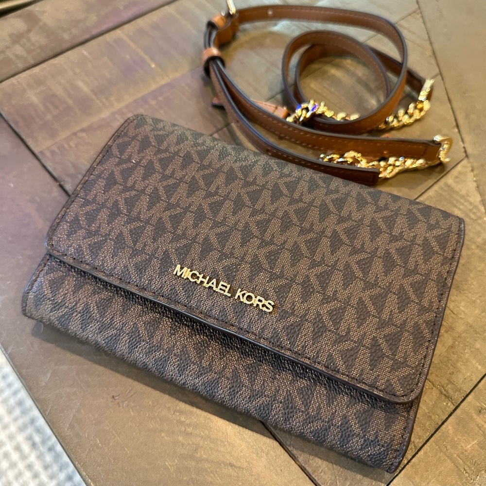 Michael Kors jet set travel crossbody NWT